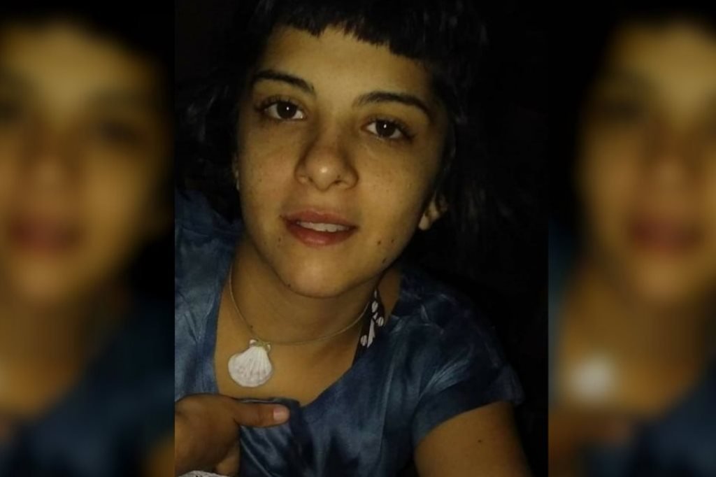 Viajó con su novio a Brasil y la prendió fuego mientras dormía: está grave