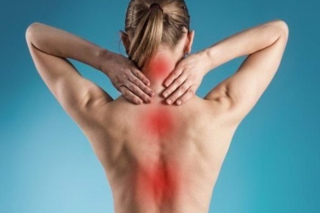 Tres consejos prácticos para aliviar el dolor de espalda luego de la jornada laboral