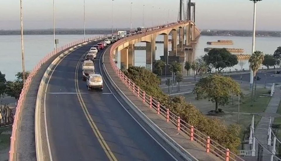 Piden que construyan una malla metálica de protección en los costados del puente Gral. Belgrano
