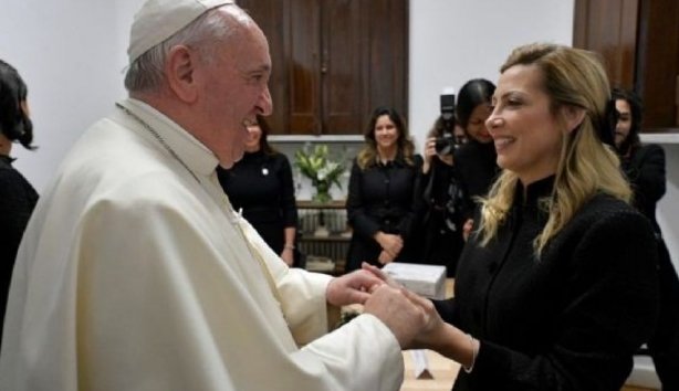 Fabiola Yáñez se reunió con el Papa y le llevó el cáliz de la misa de Luján