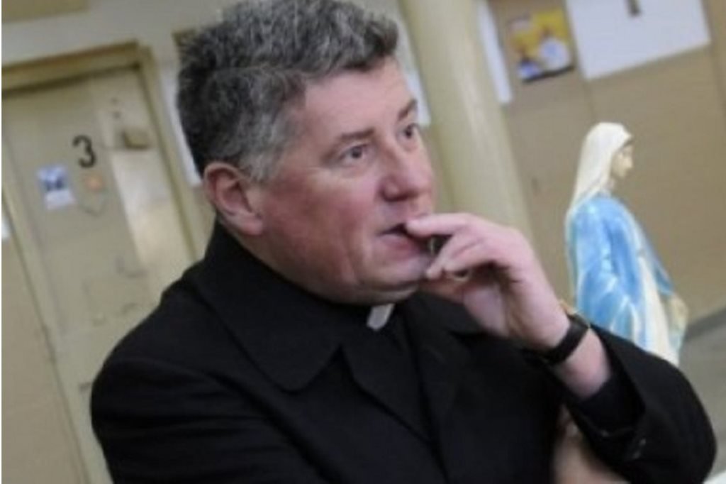 Denuncian al ex confesor del padre Grassi por abuso de menores