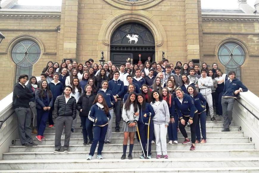 El Obispo de Goya visitó la Escuela Parroquial La Rotonda impulsando la cultura vocacional