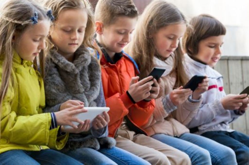 Las 10 principales amenazas que enfrentan los niños y adolescentes en Internet