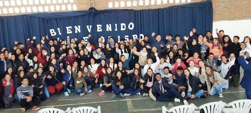 El Obispo de Goya recorrió el departamento de Esquina reuniéndose con jóvenes