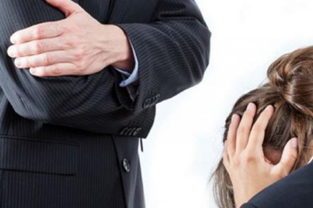 Cómo y dónde denunciar cuando un superior o un par te maltrata en el trabajo