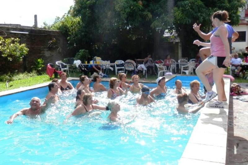 CIUDAD INCLUSIVA: Los adultos mayores también disfrutan del verano con colonia de vacaciones y pileta