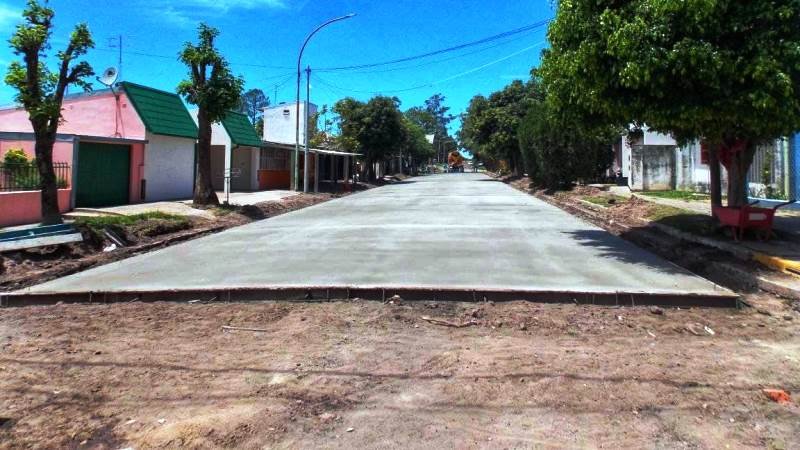 Más pavimento sobre calle Berón de Astrada en la ciudad de Lavalle