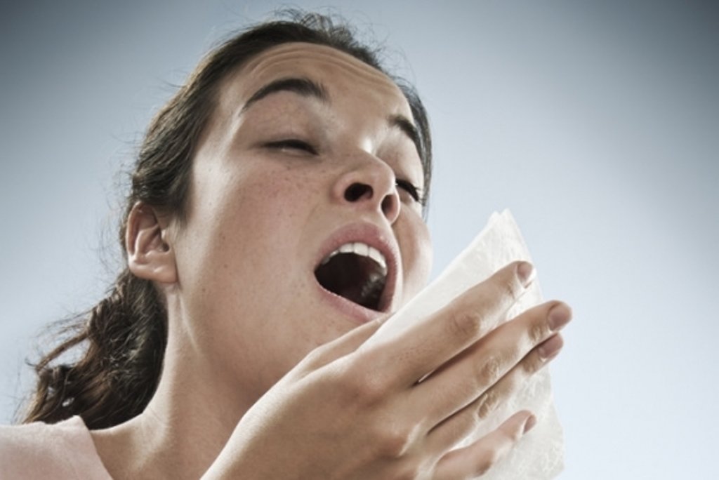 Qué tener en cuenta para diferenciar los resfríos alérgicos de la cepa ómicron