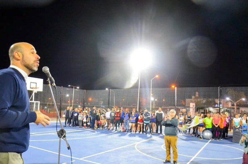 Paso de los Libres inauguró un playón multideportivo en el centro Diego Armando Maradona