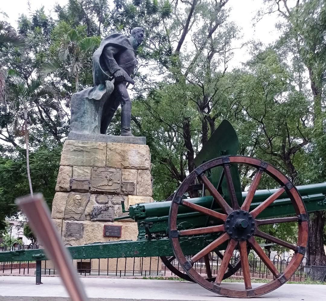 San Martín a pie: estatuas pedestres en ciudades argentinas y extranjeras